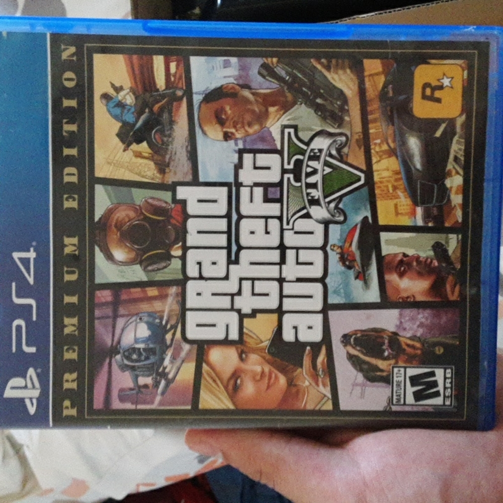 PS4 premium edition GTA 5